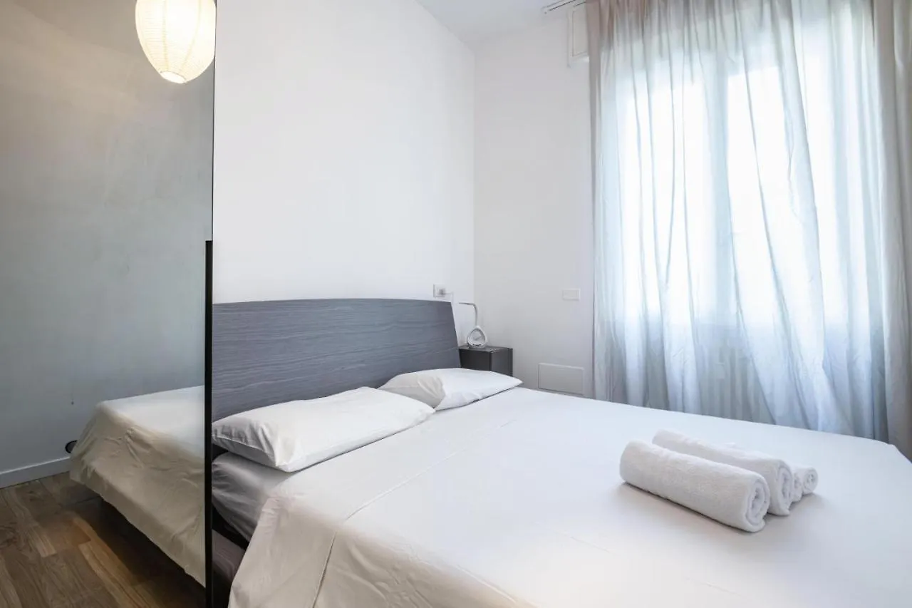 Easylife - Luminosa Oasi Di Relax A Porta Romana Milan 0*,  Italy